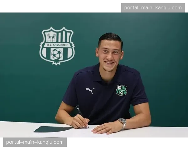 乌龙球！萨索洛后卫回传失误送礼，莱切笑纳大礼